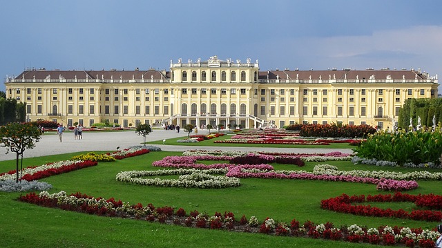 schonbrunn-palace-1735571_640