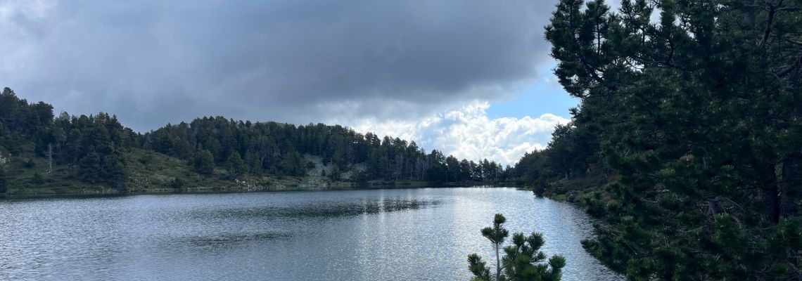 Groot meer, dreigende wolken-1140